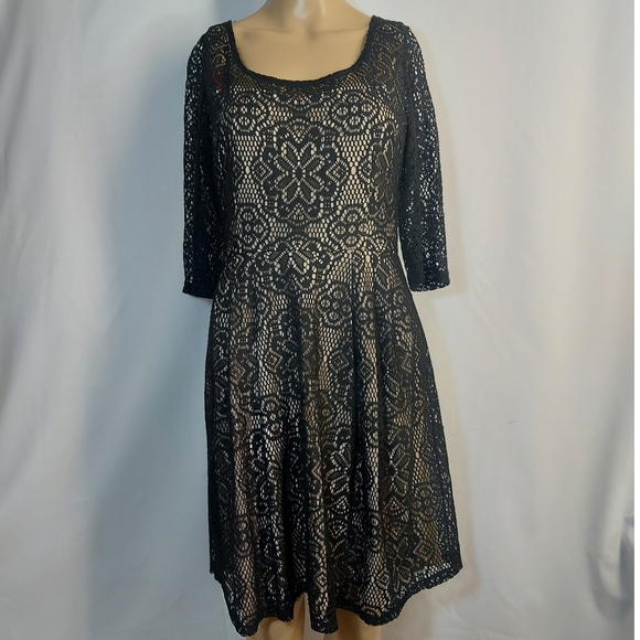 BetseyJohnson size 8 color black and cream - Picture 2 of 14